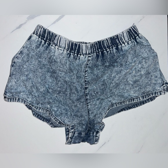 Forever 21 shorts - Picture 2 of 4